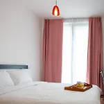 Sunny 1Bdr Apartment Near Center
