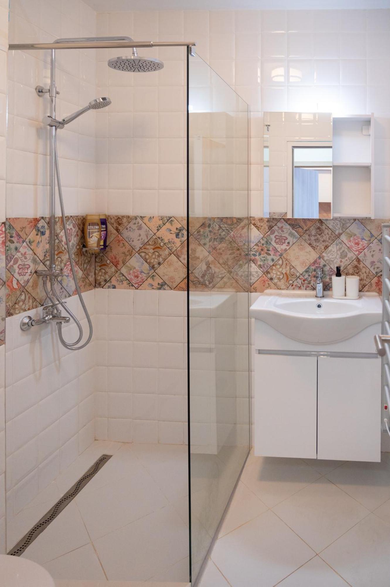 Sunny 1bdr Near Center Apartment Sofia