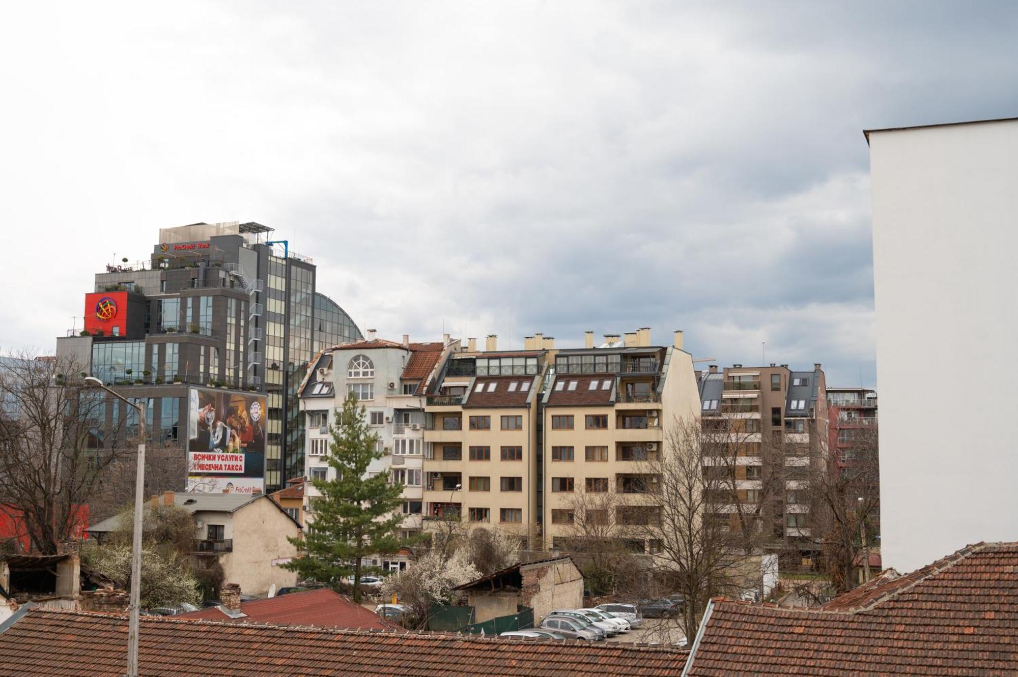 Sunny 1bdr Near Center Apartment